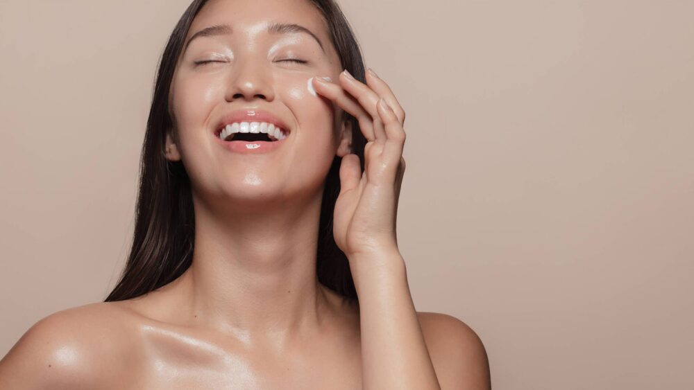 ۱۵ راه‌کار برای داشتن پوستی شفاف و درخشان که نشنیده‌اید!